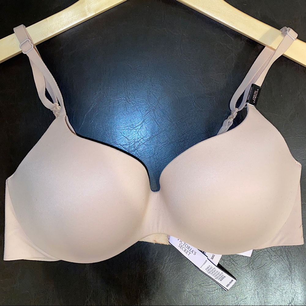Victoria’s Secret bra, nude 32C